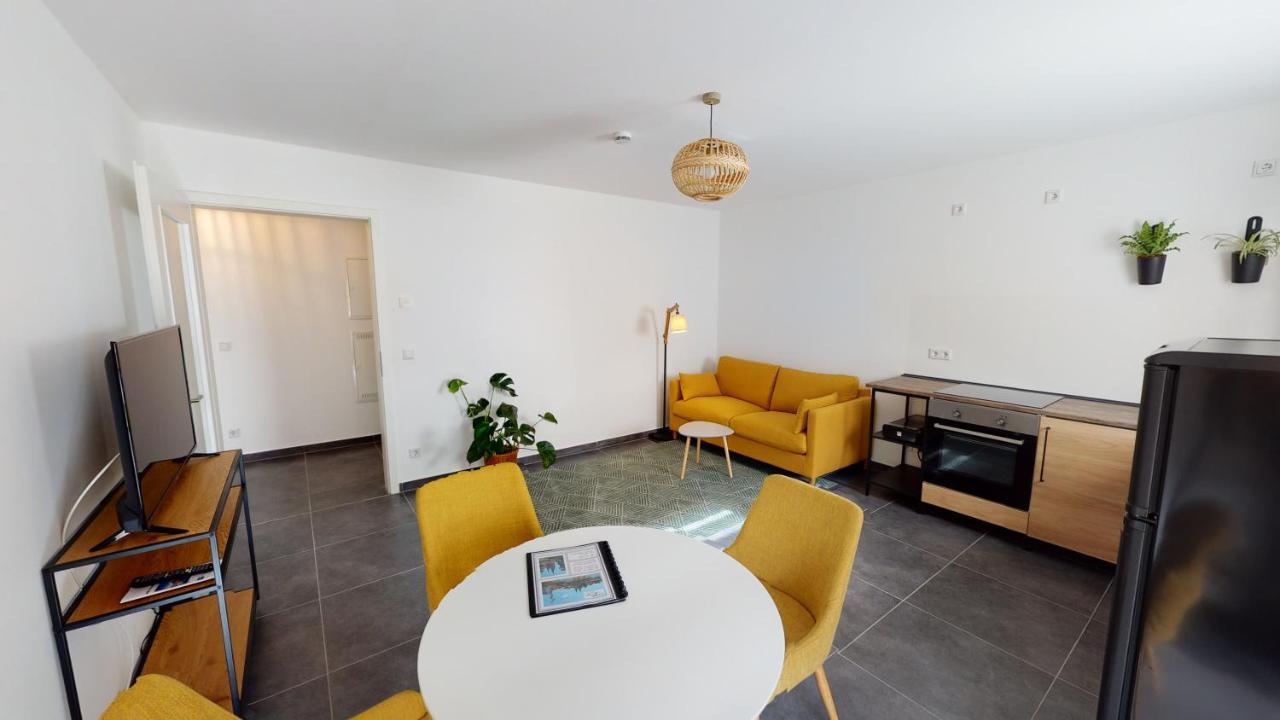 אפרטהוטל נוירופין Travel Art Boardinghouse מראה חיצוני תמונה
