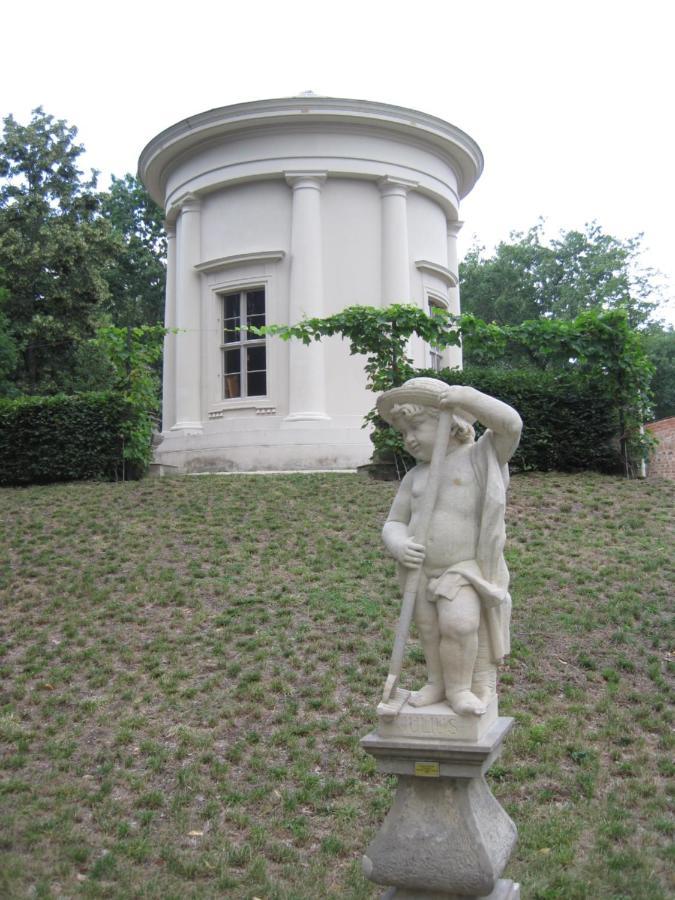 אפרטהוטל נוירופין Travel Art Boardinghouse מראה חיצוני תמונה